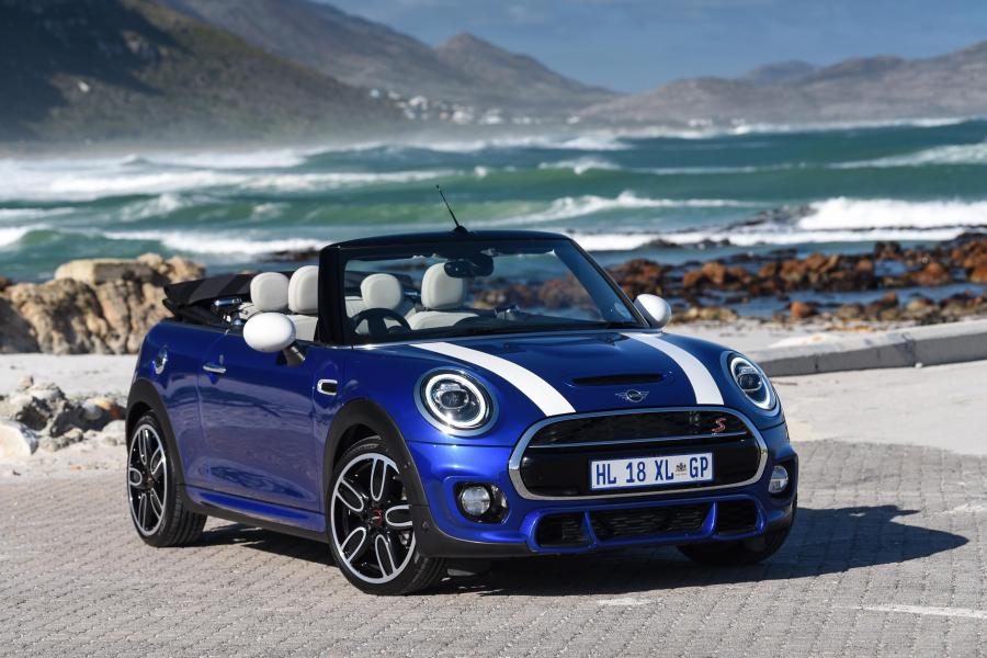  Mini Cooper S Cabrio (F57) 2018 года  (ZA) (фото 2 из 35)